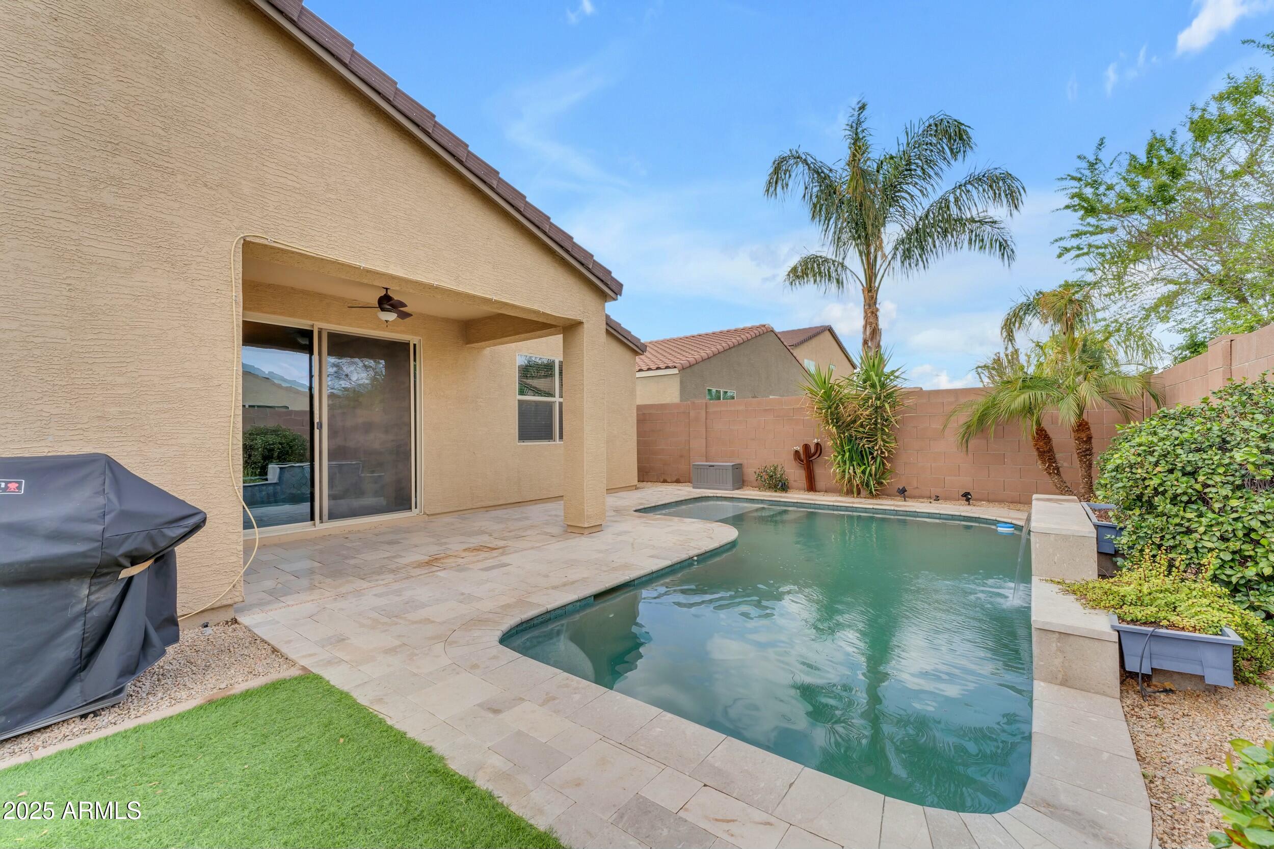 696 W GLEN CANYON Drive