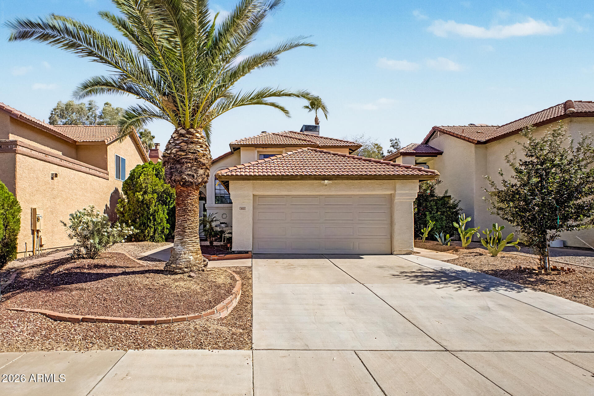 929 E MANOR Drive