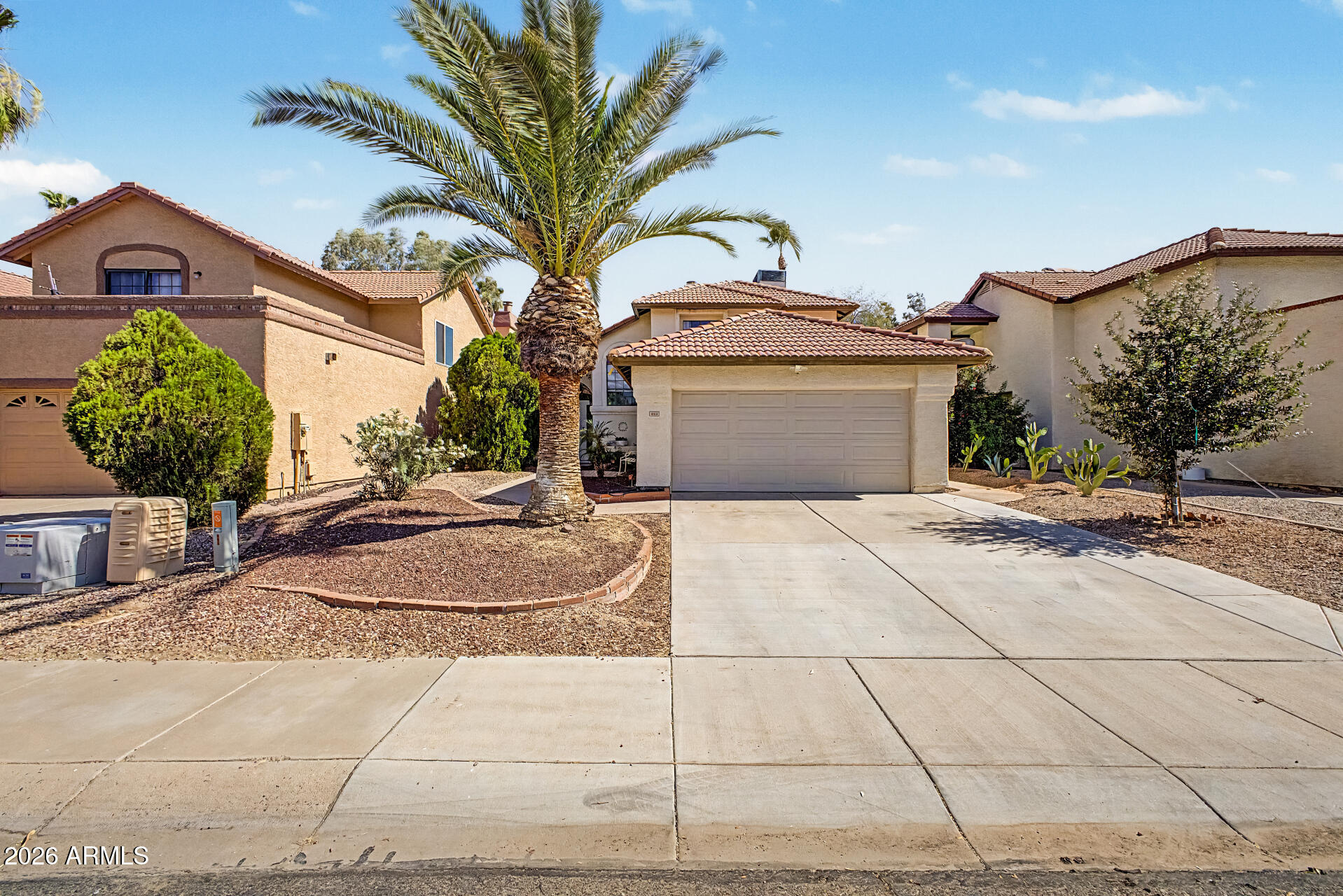 929 E MANOR Drive
