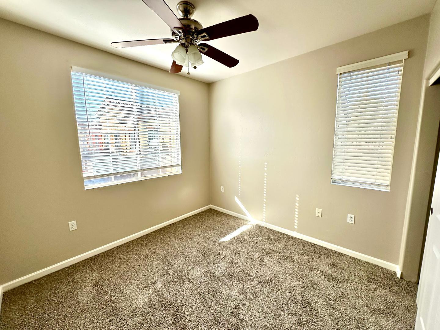 1920 E Bell Road 1043