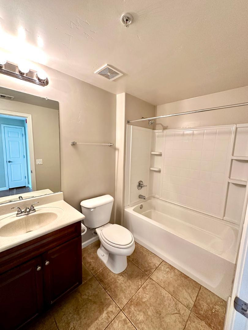 1920 E Bell Road 1043