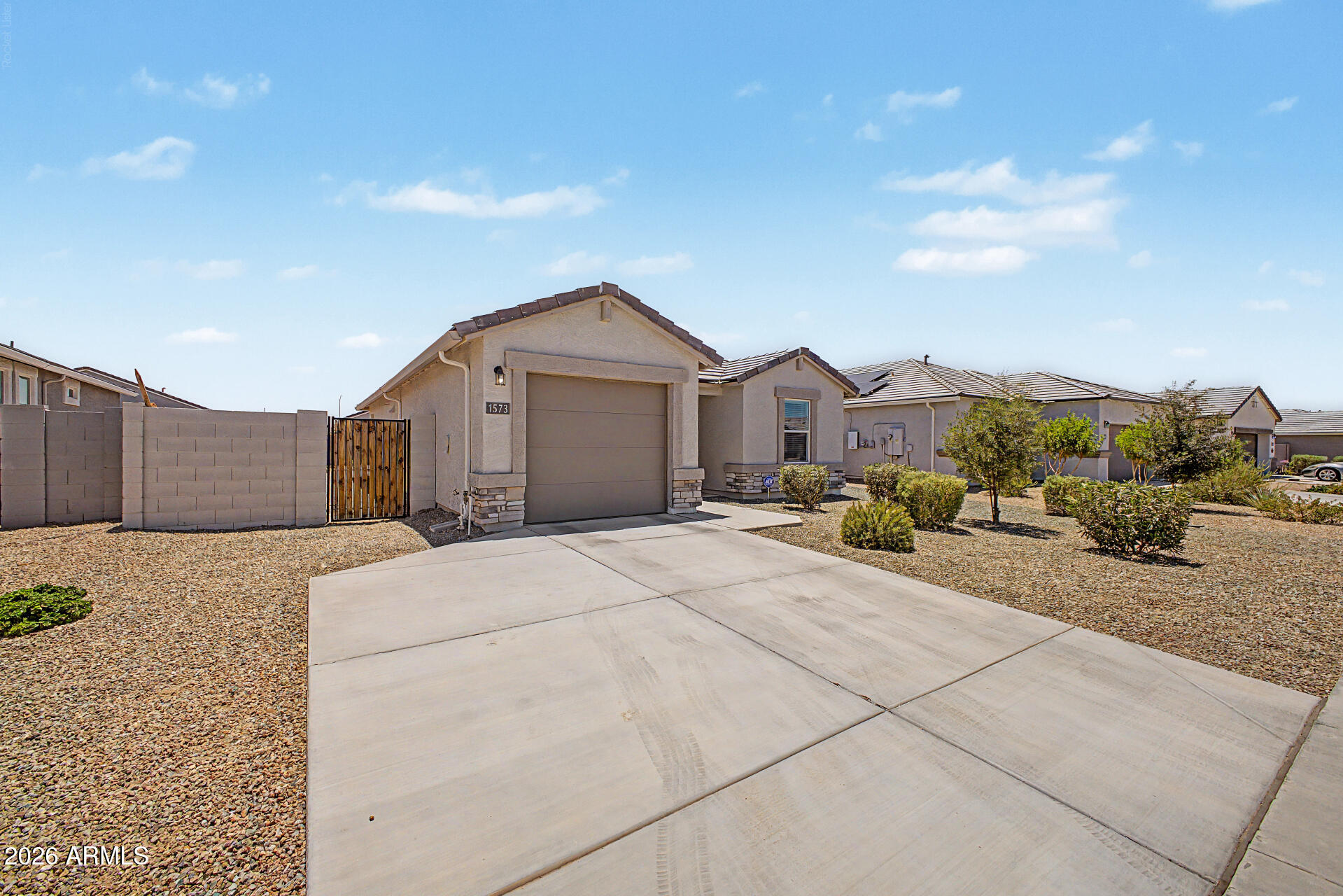 1573 E SQUIRE Drive