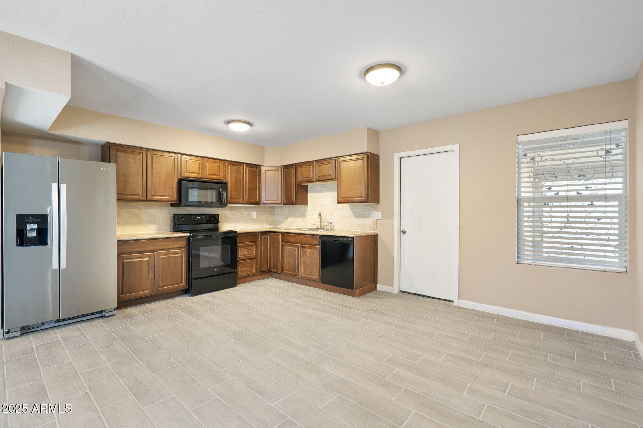 1121 W HALSTEAD Drive