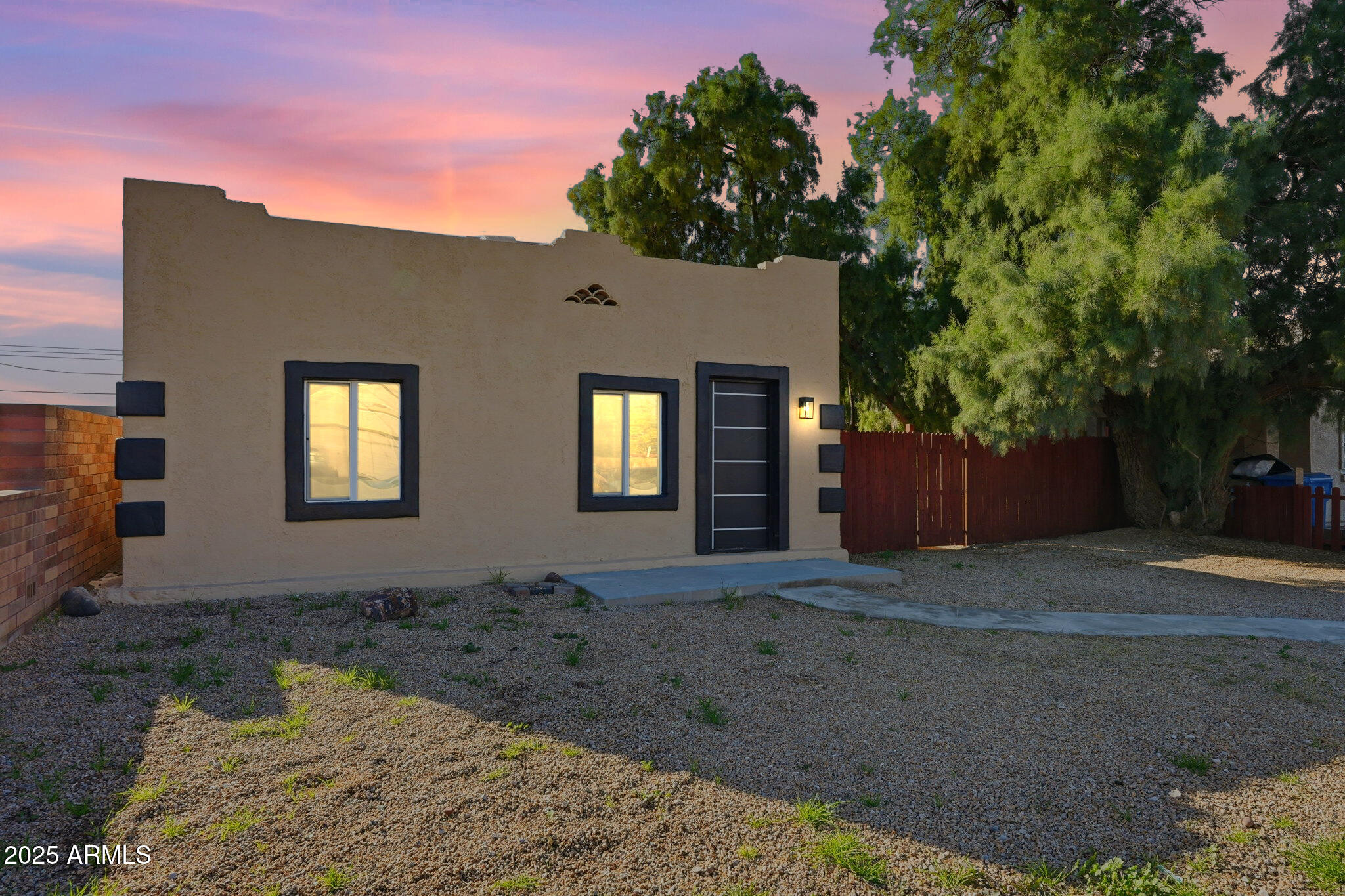 1137 W MOHAVE Street