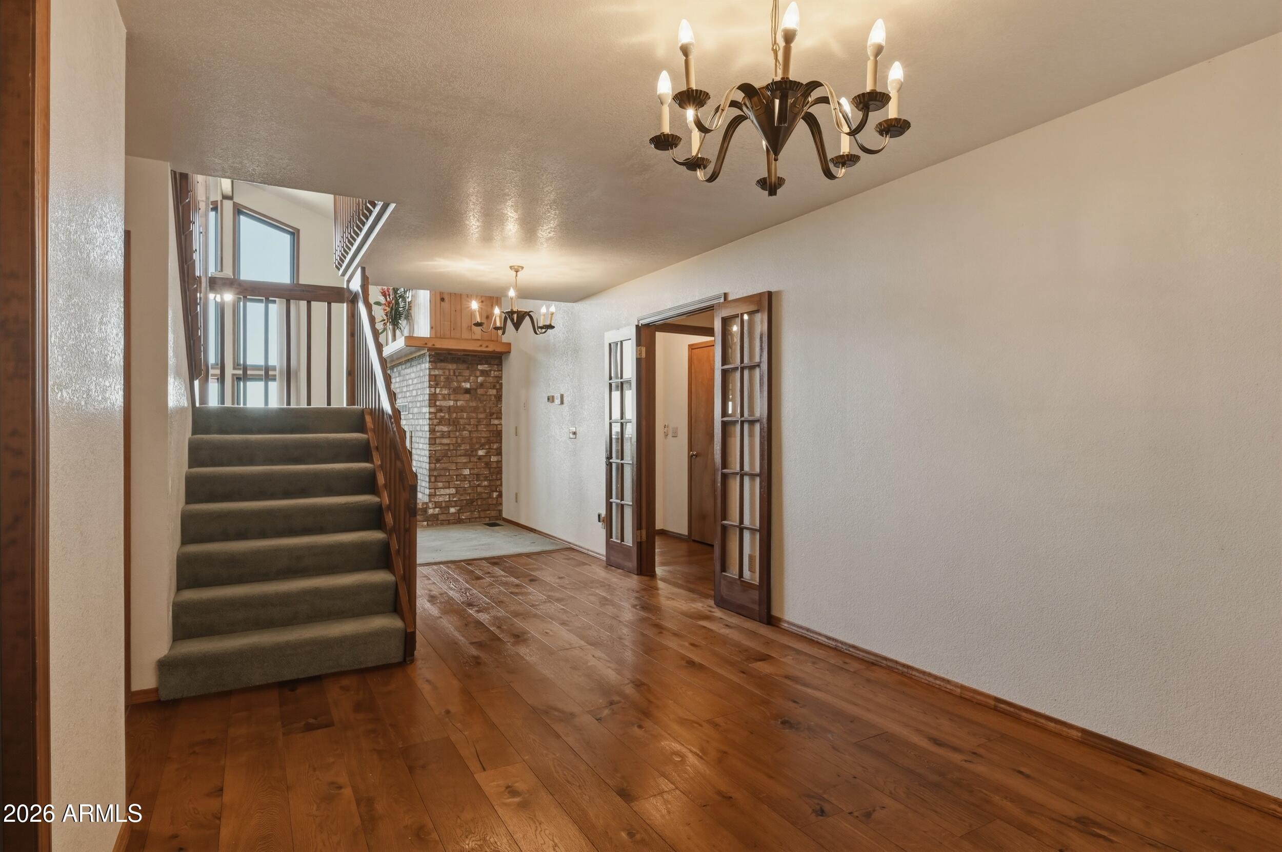 1002 N Hillcrest Drive