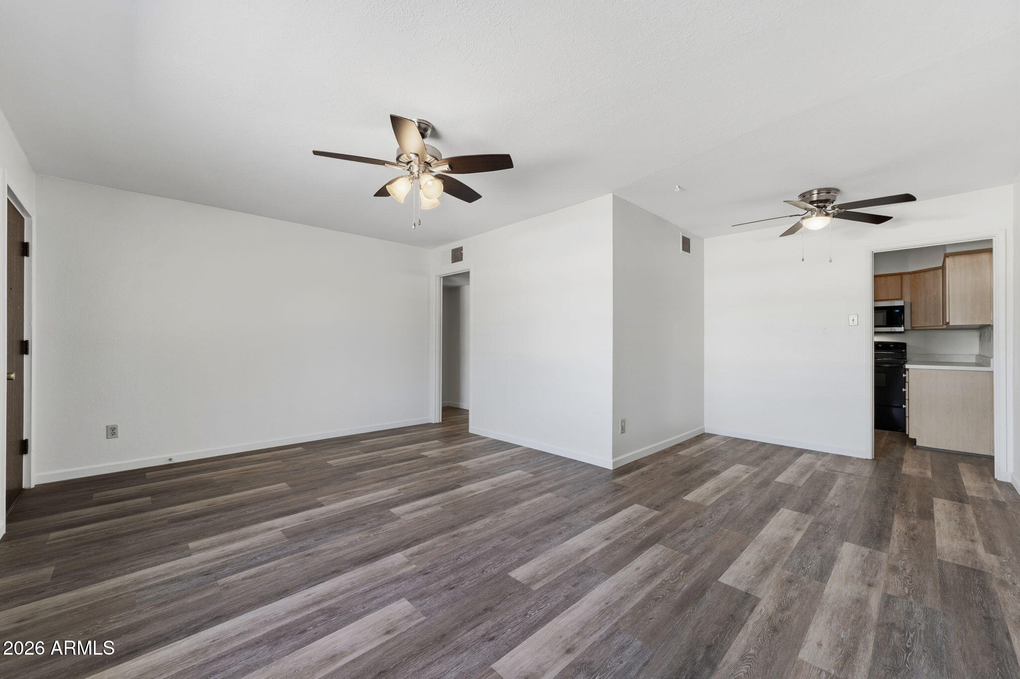 527 W 16TH Street