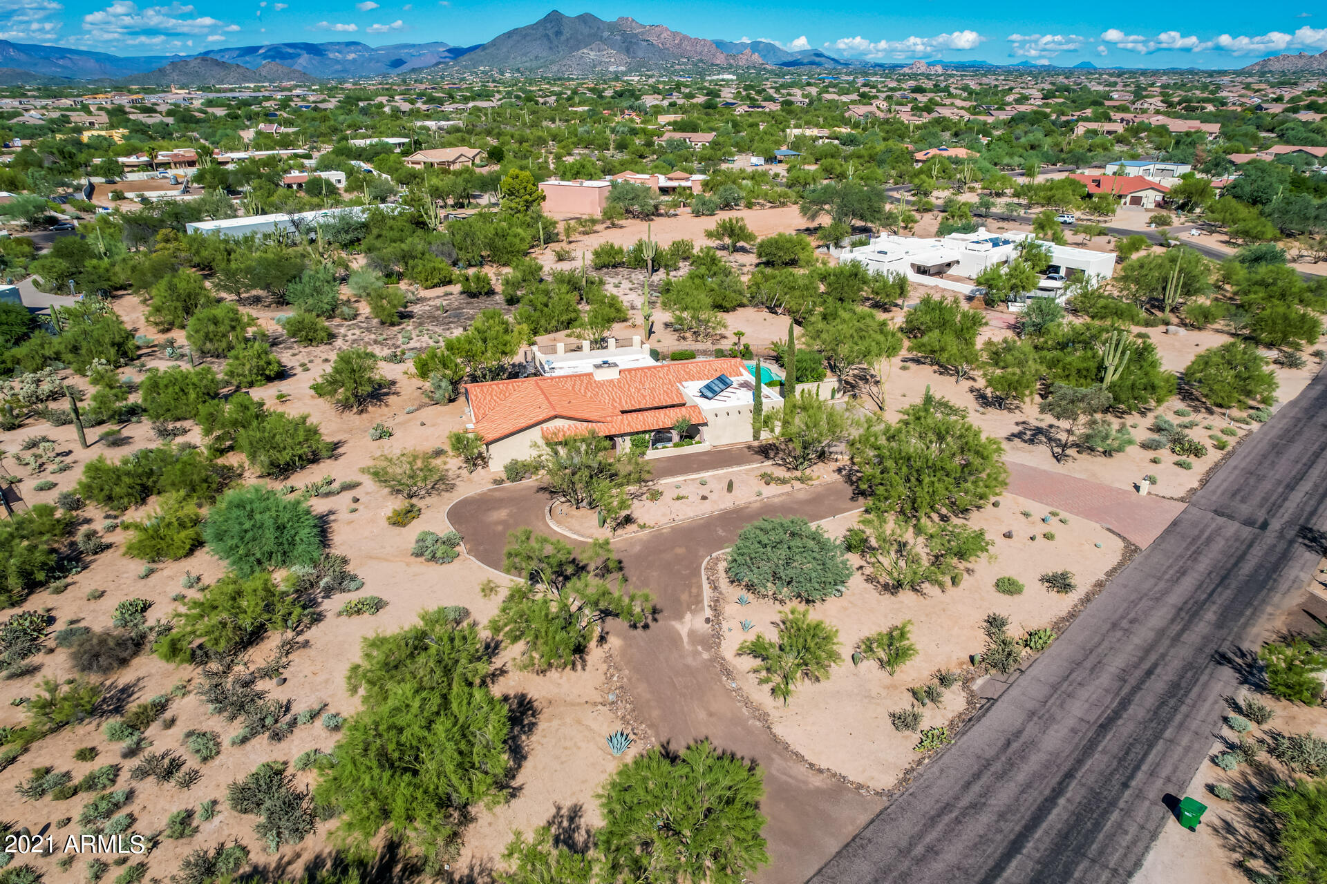 5022 E CALLE DE LOS FLORES --