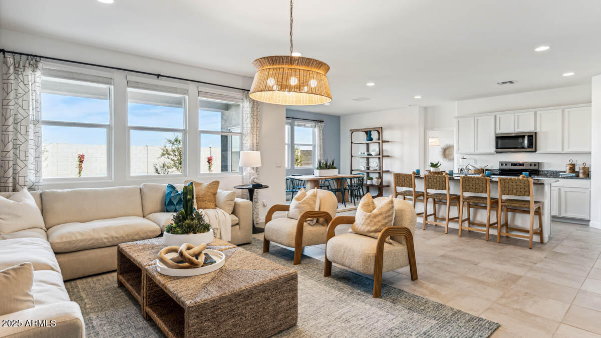 1518 E GLAZIER Drive