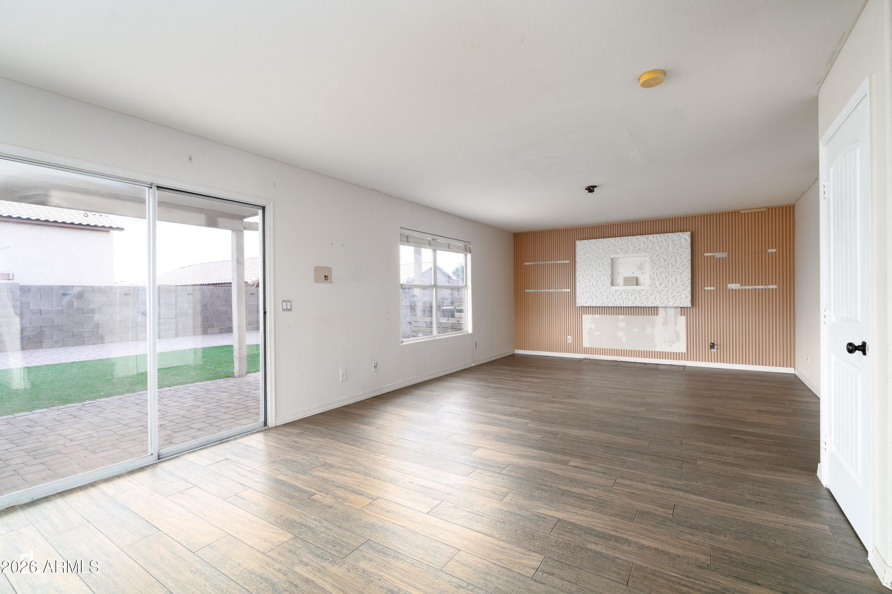 8913 W MARCONI Avenue