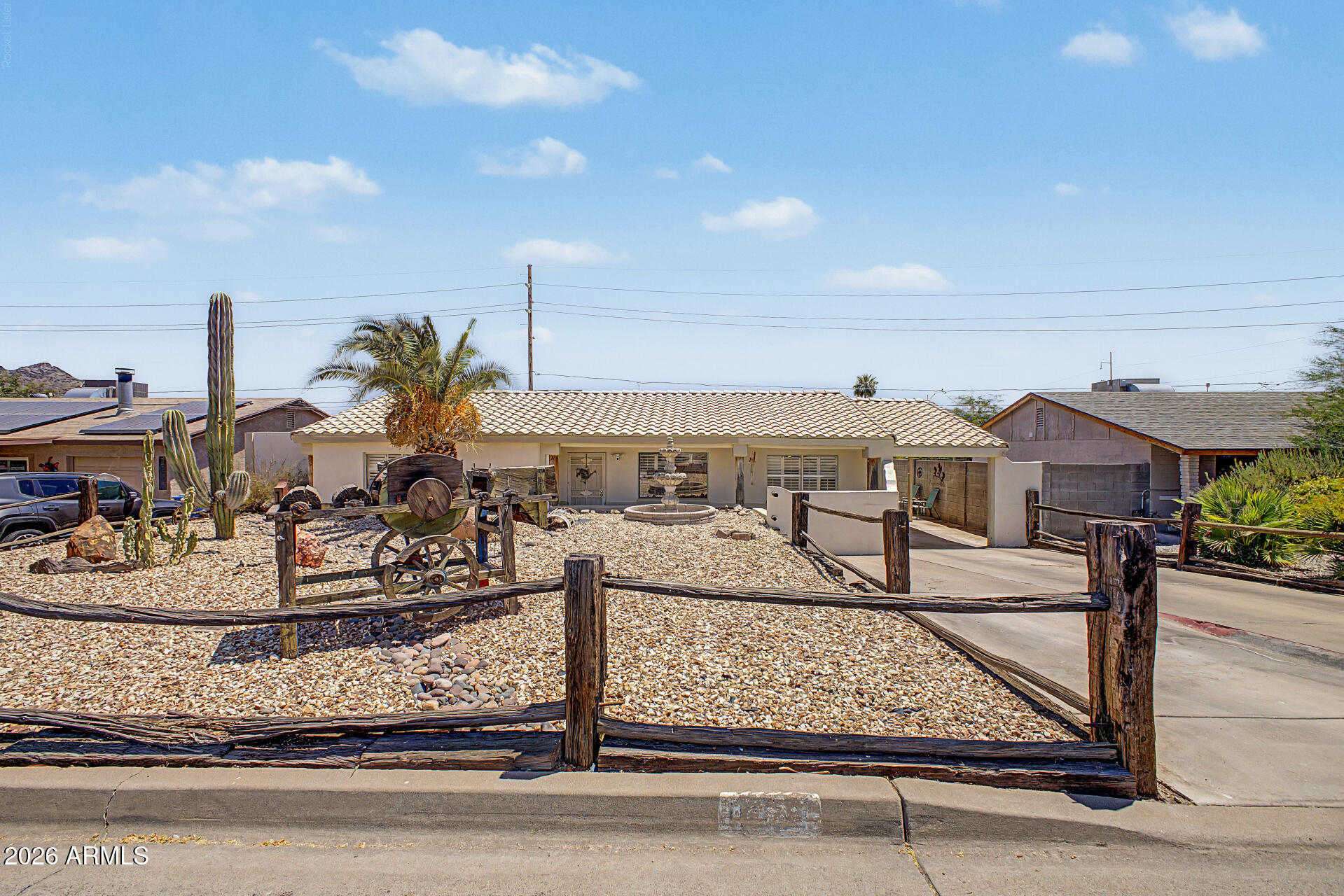 1229 E MERCER Lane