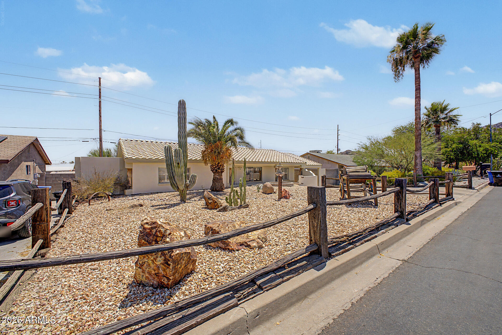 1229 E MERCER Lane