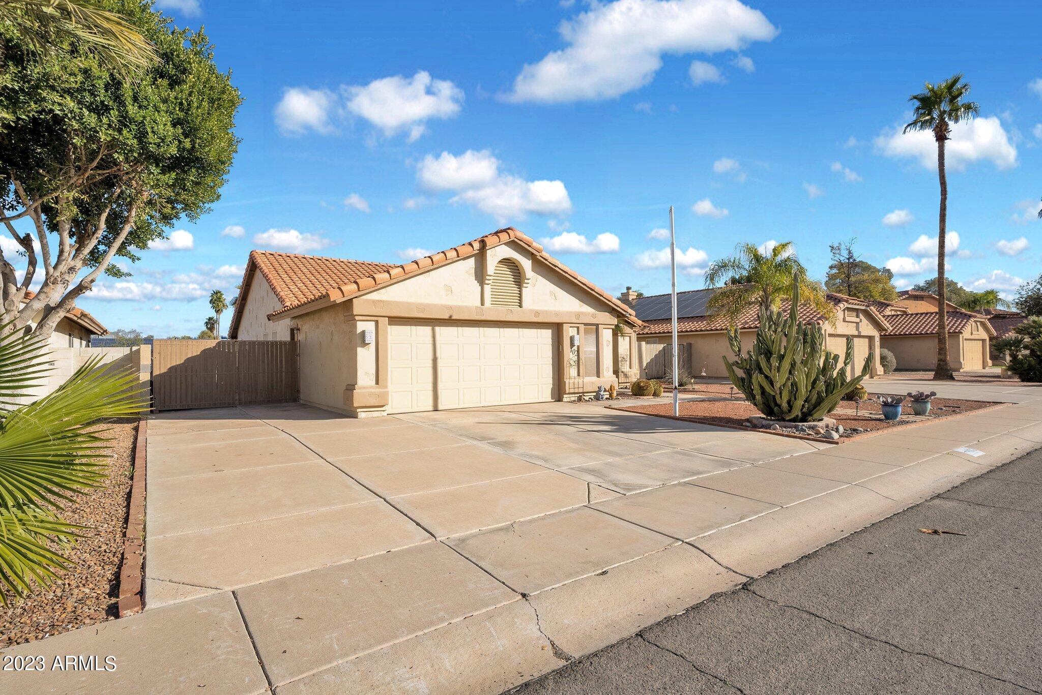 402 W SMOKE TREE Road
