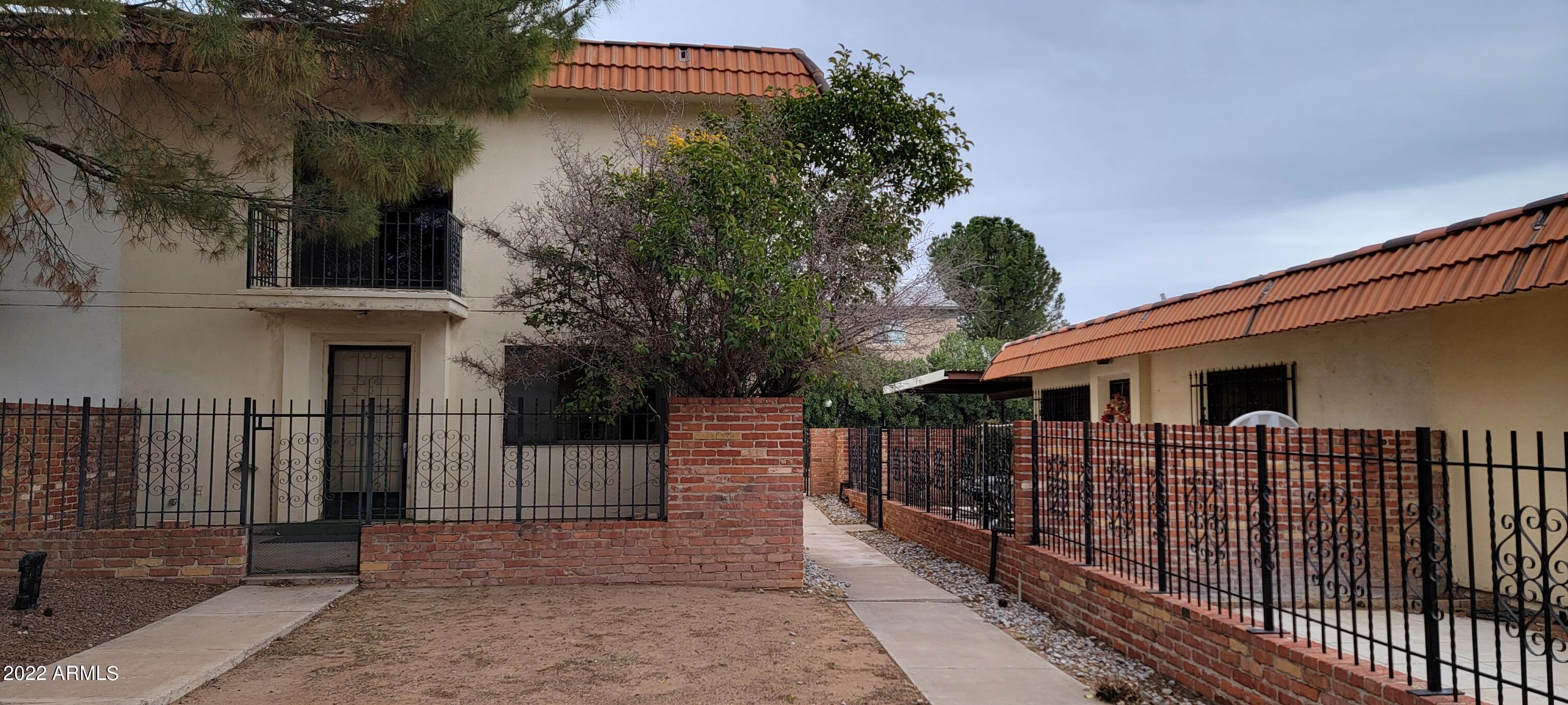 GERONIMO TRAIL TOWNHOUSES - Residential