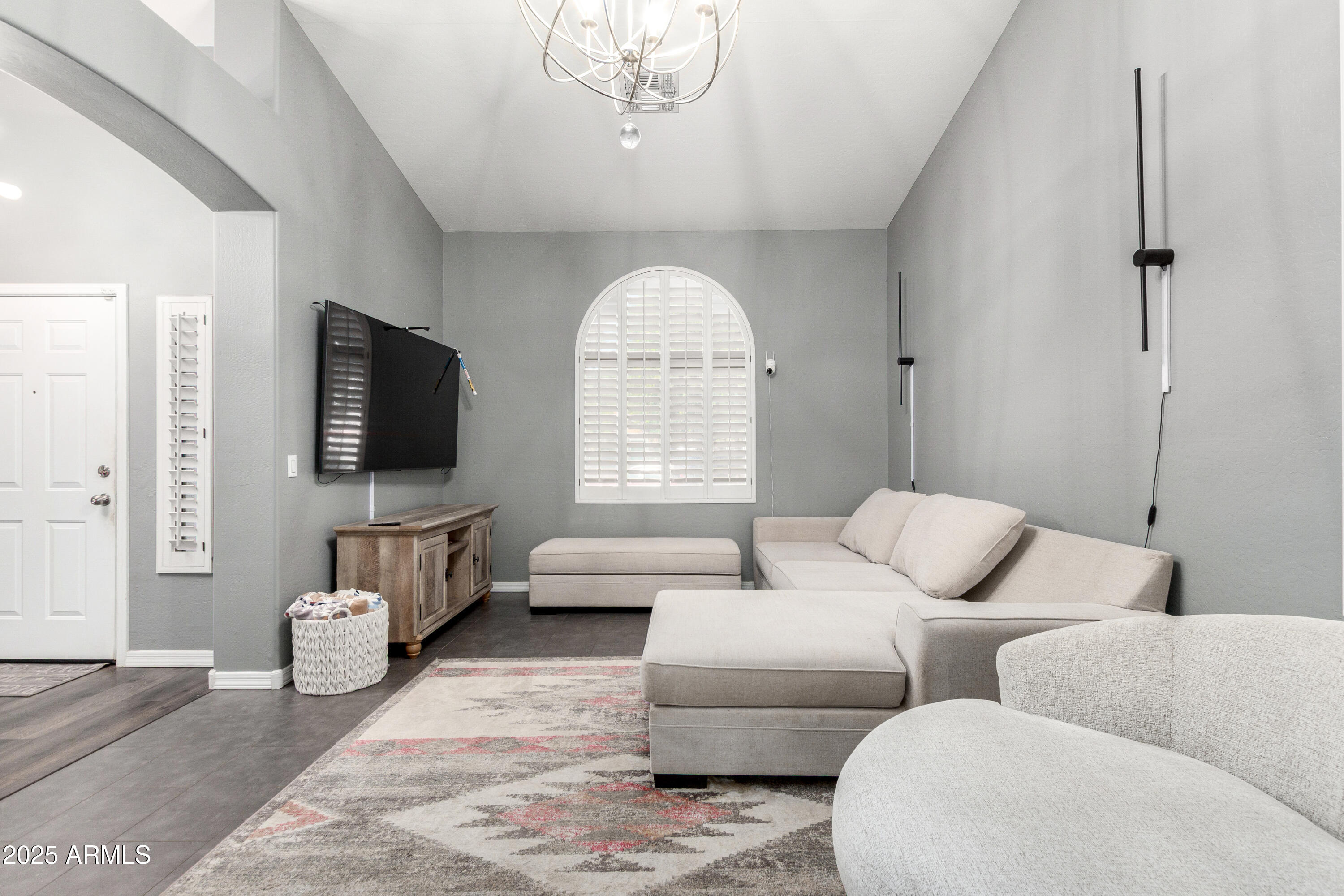 5257 W BELMONT Avenue