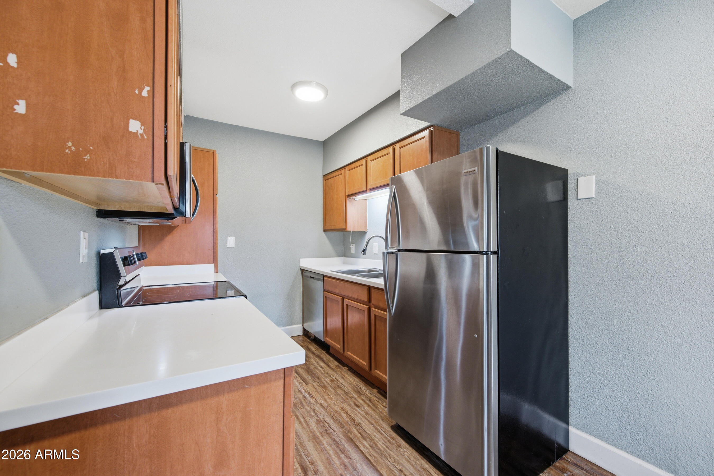 1518 W COLTER Street 14