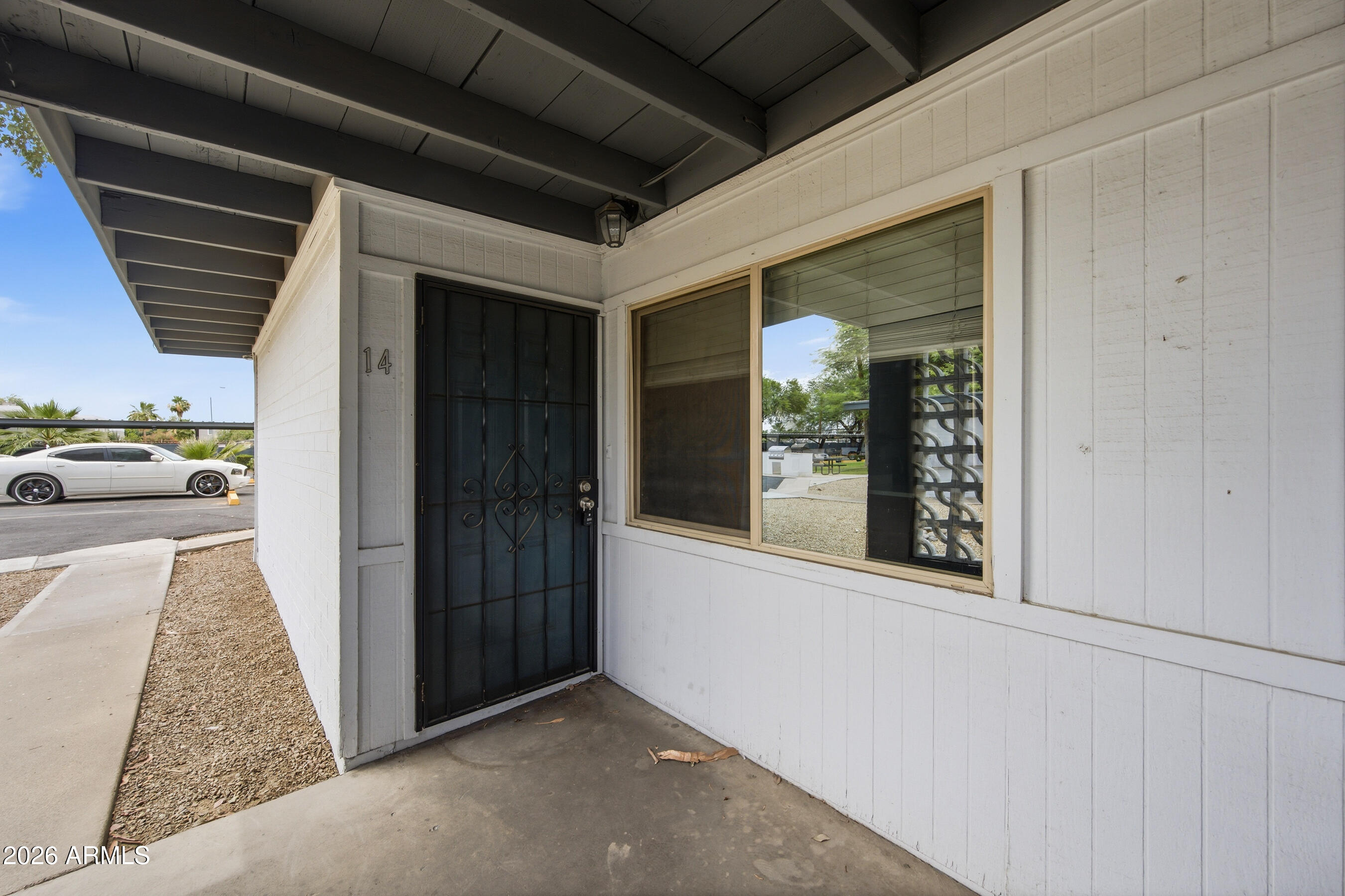 1518 W COLTER Street 14