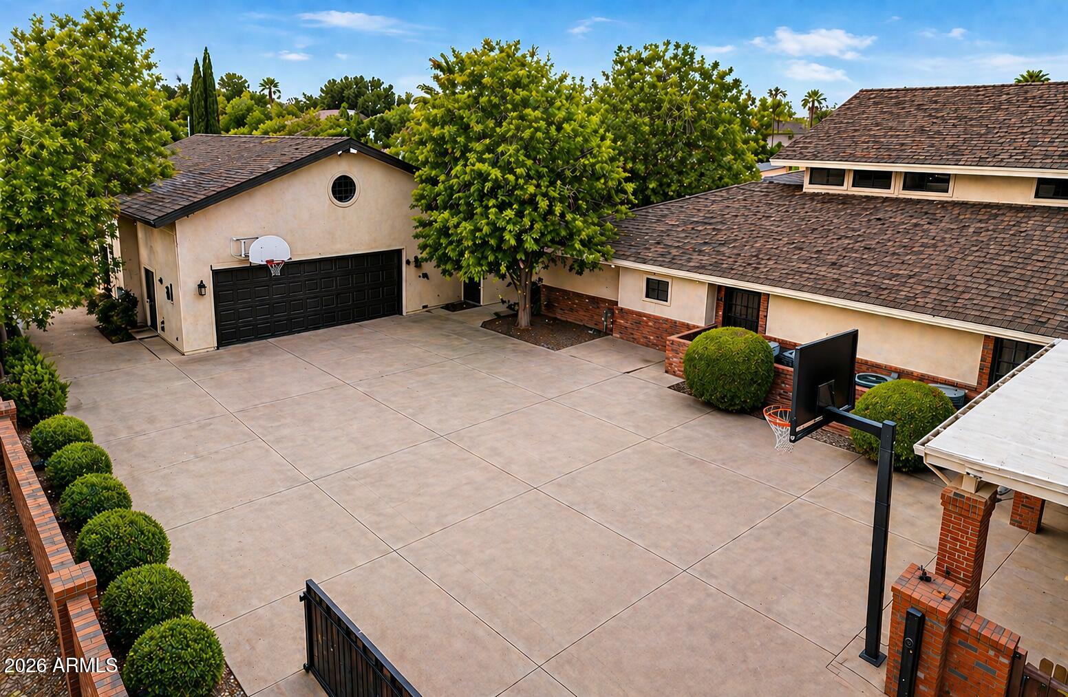 1020 E CAROLINE Lane