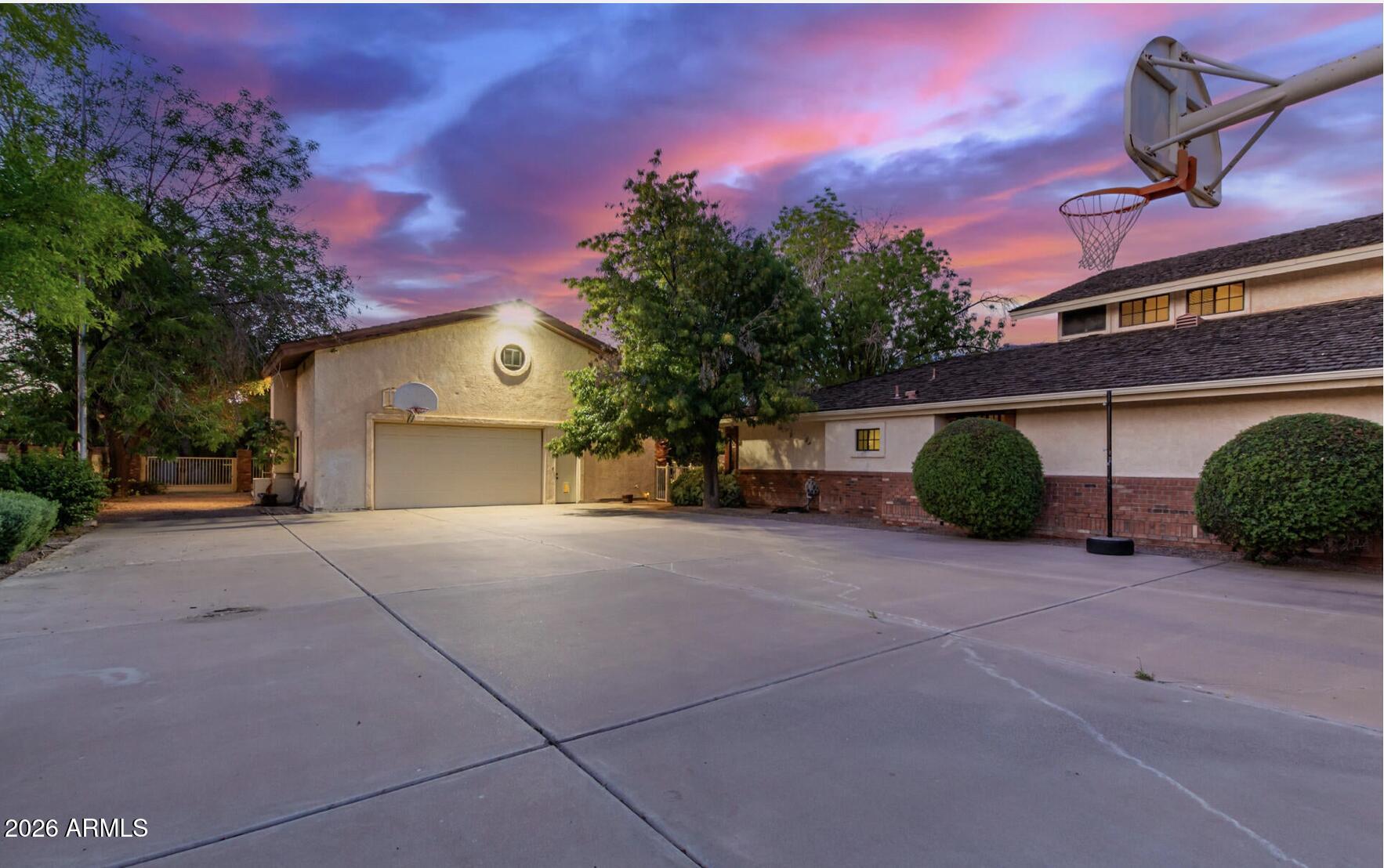 1020 E CAROLINE Lane