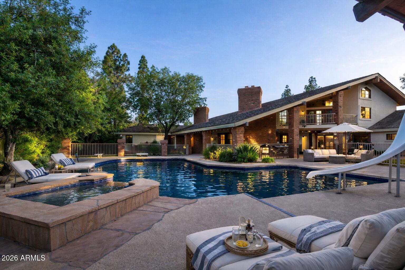 1020 E CAROLINE Lane