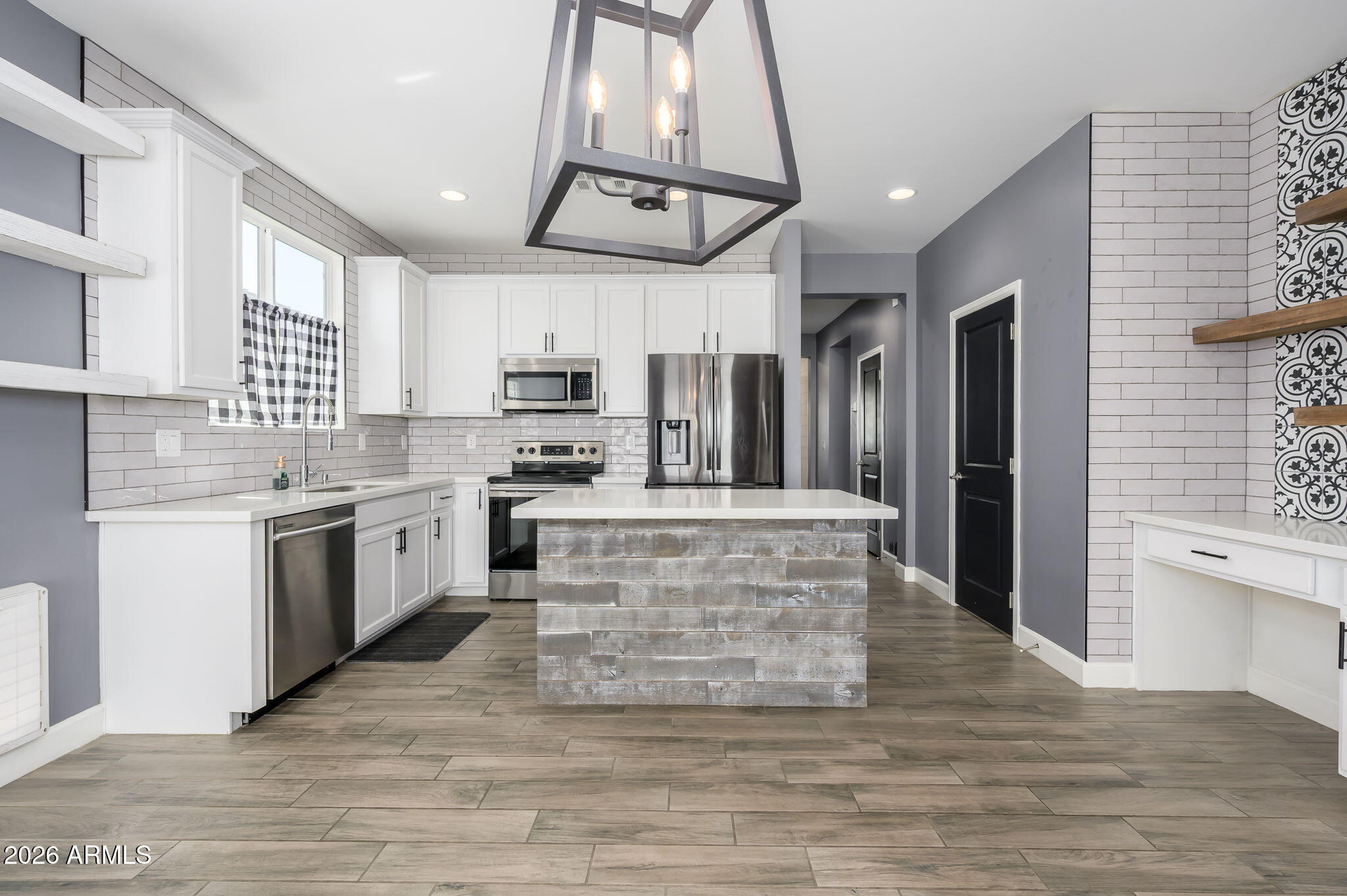 542 E BAMBOO Lane