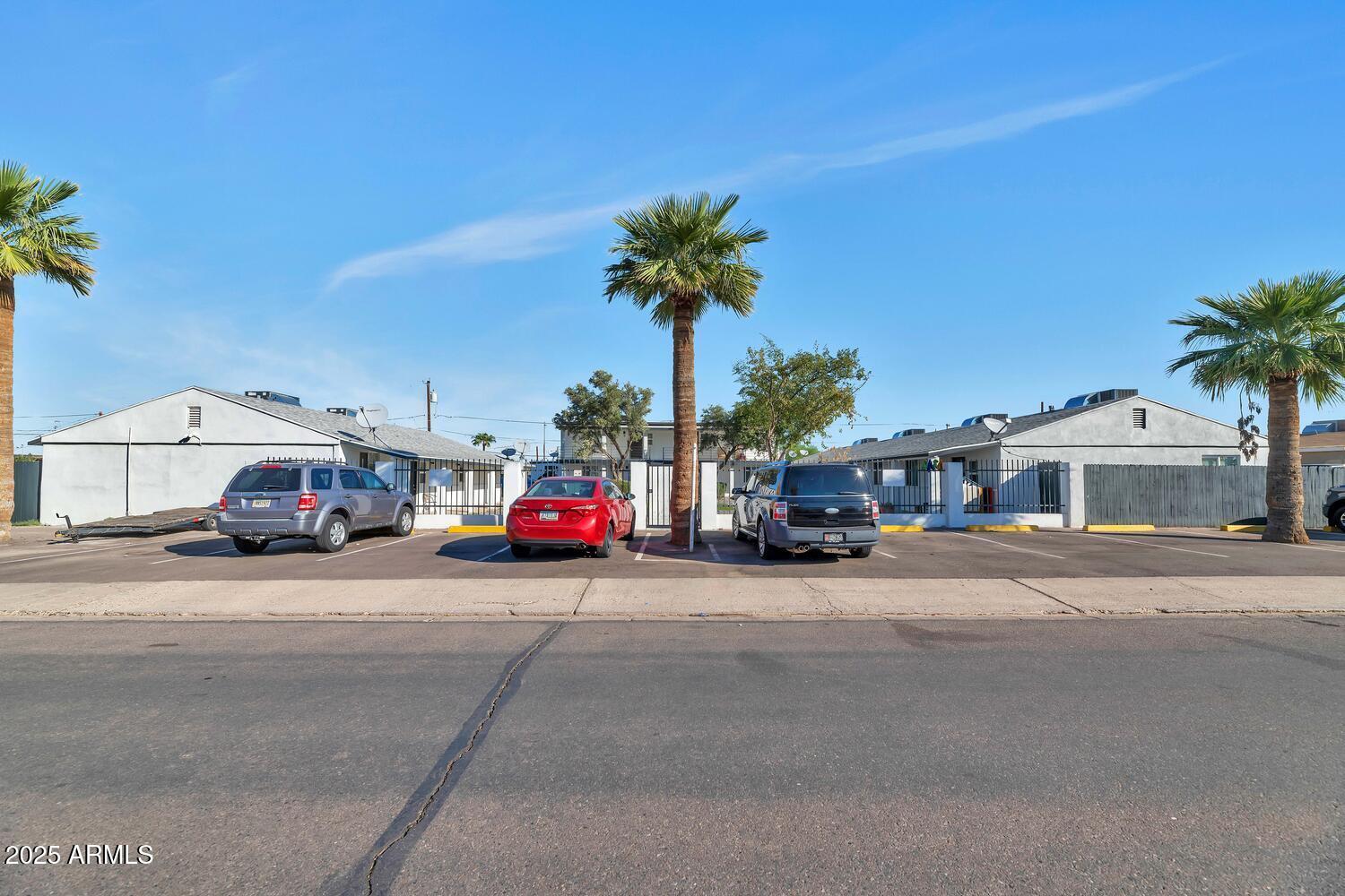 306 E KINDERMAN Drive