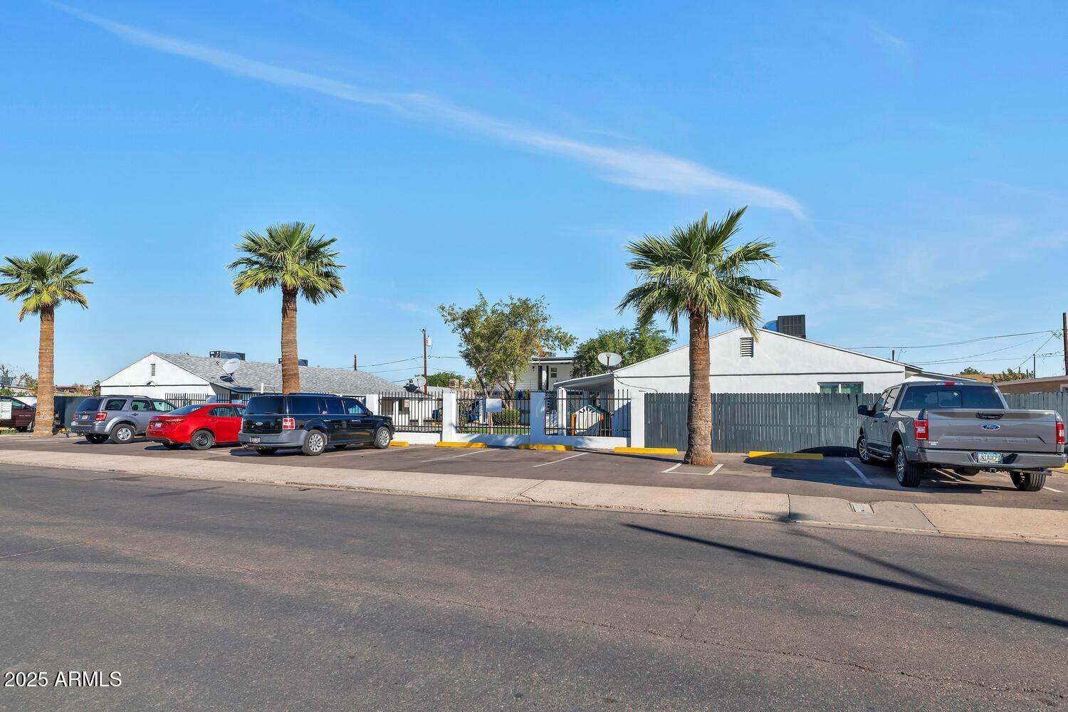 306 E KINDERMAN Drive