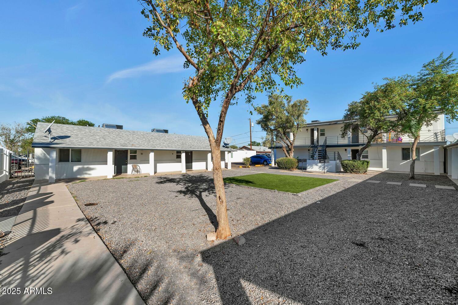 306 E KINDERMAN Drive