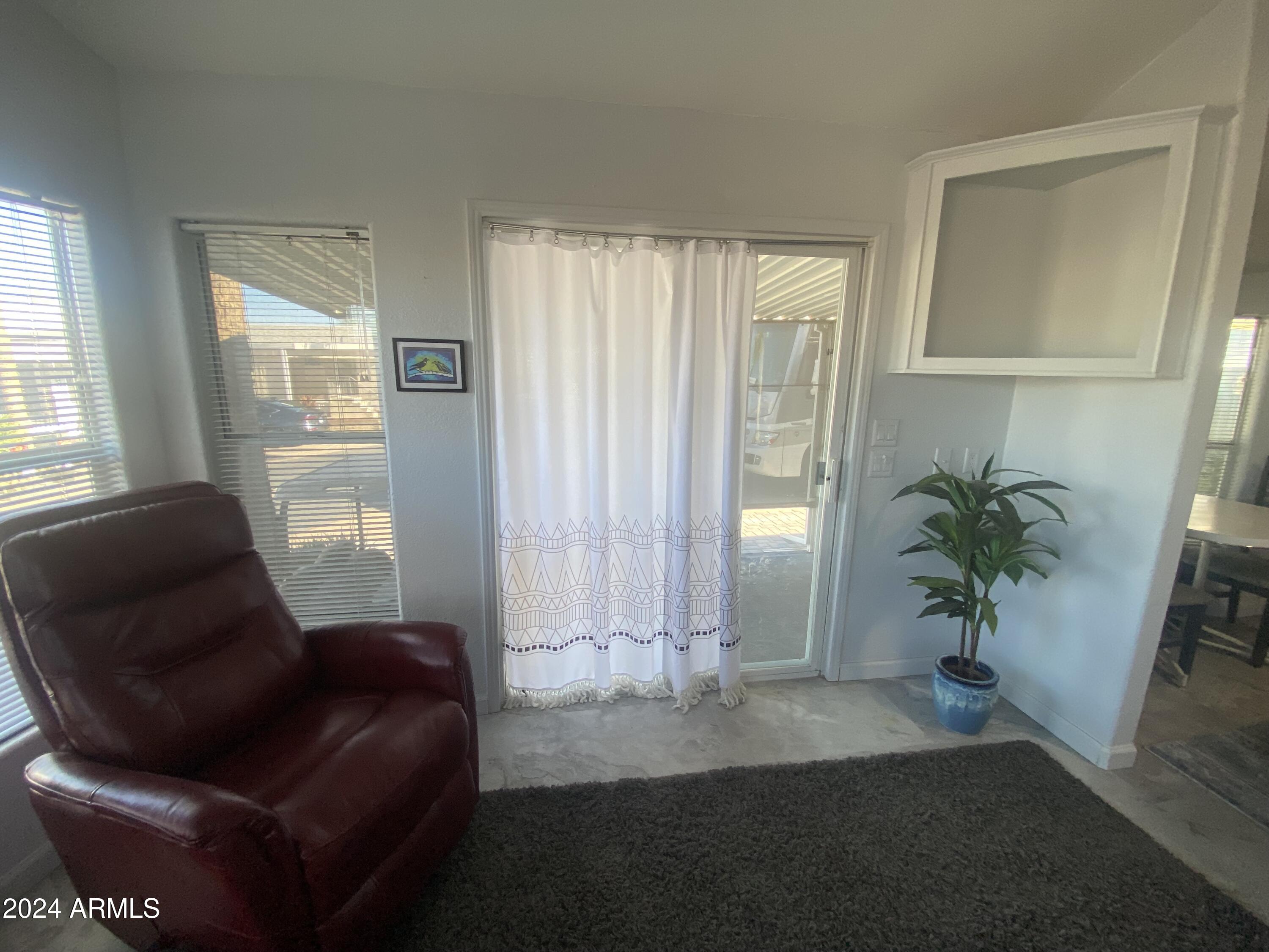 2205 W KLAMATH Avenue