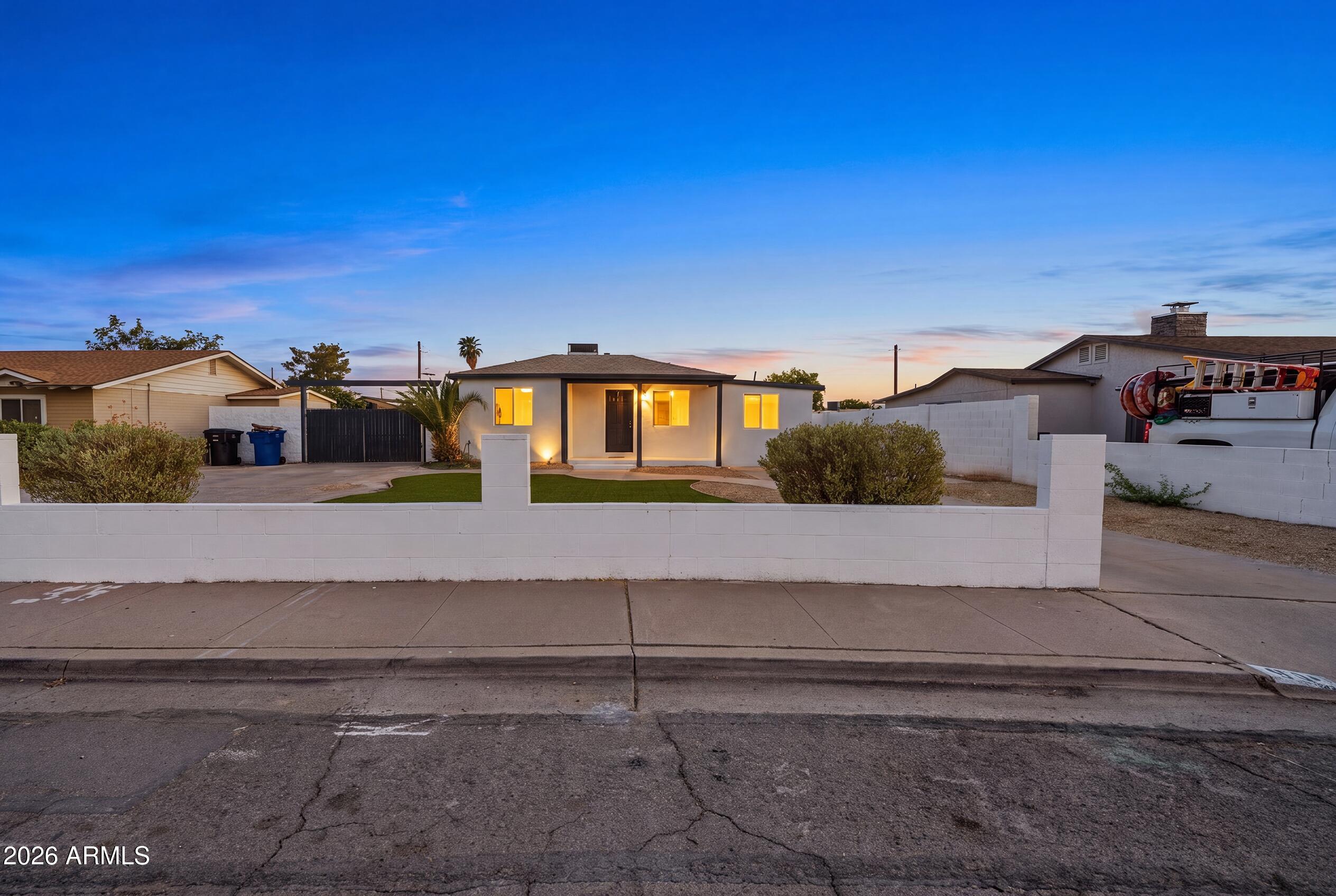 934 S PIONEER Street