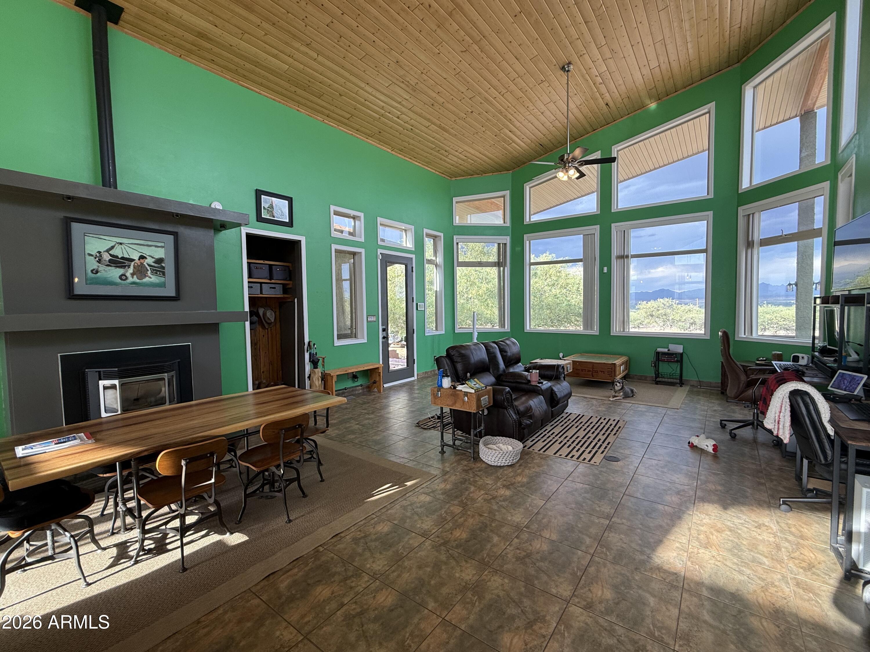 2305 W RABBITT Trail