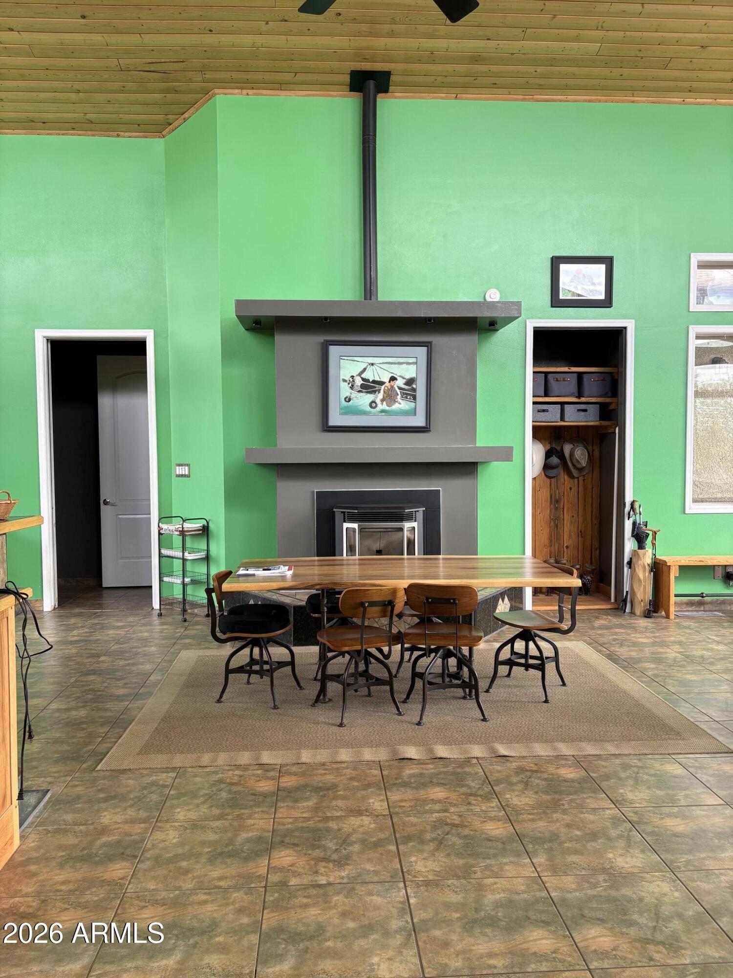 2305 W RABBITT Trail