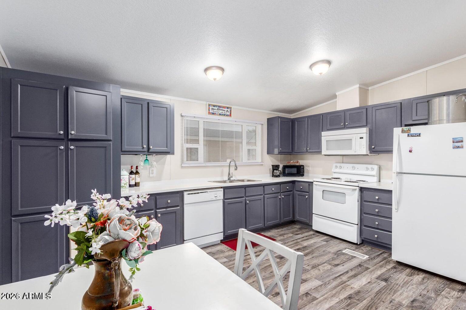 12721 W GREENWAY Road 233