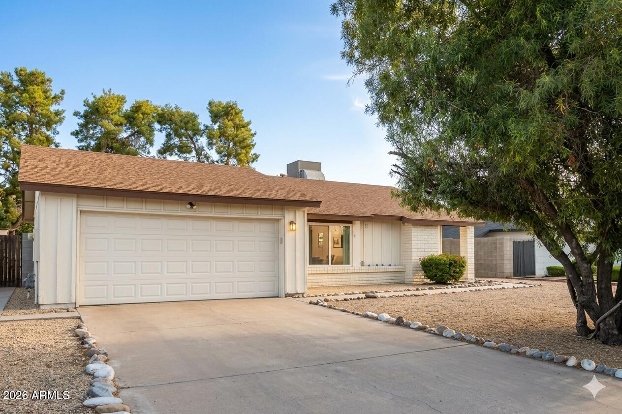 2320 W WALTANN Lane