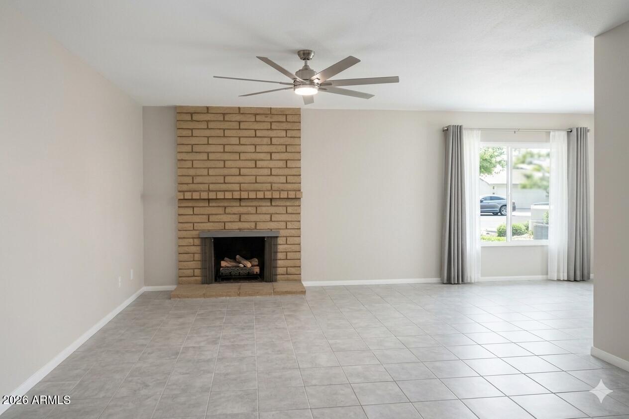2320 W WALTANN Lane