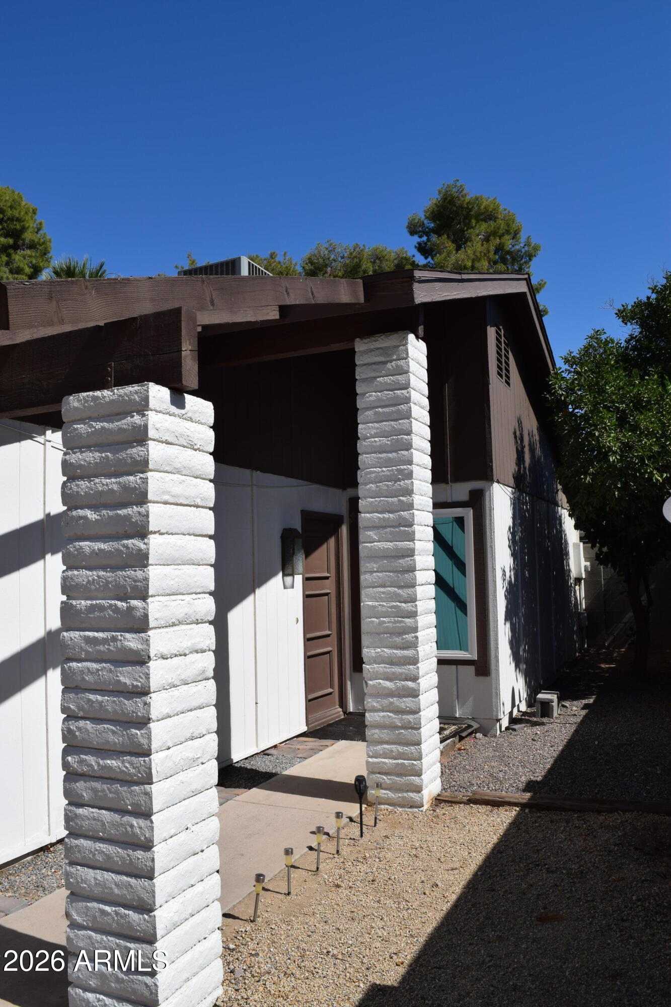 2320 W WALTANN Lane
