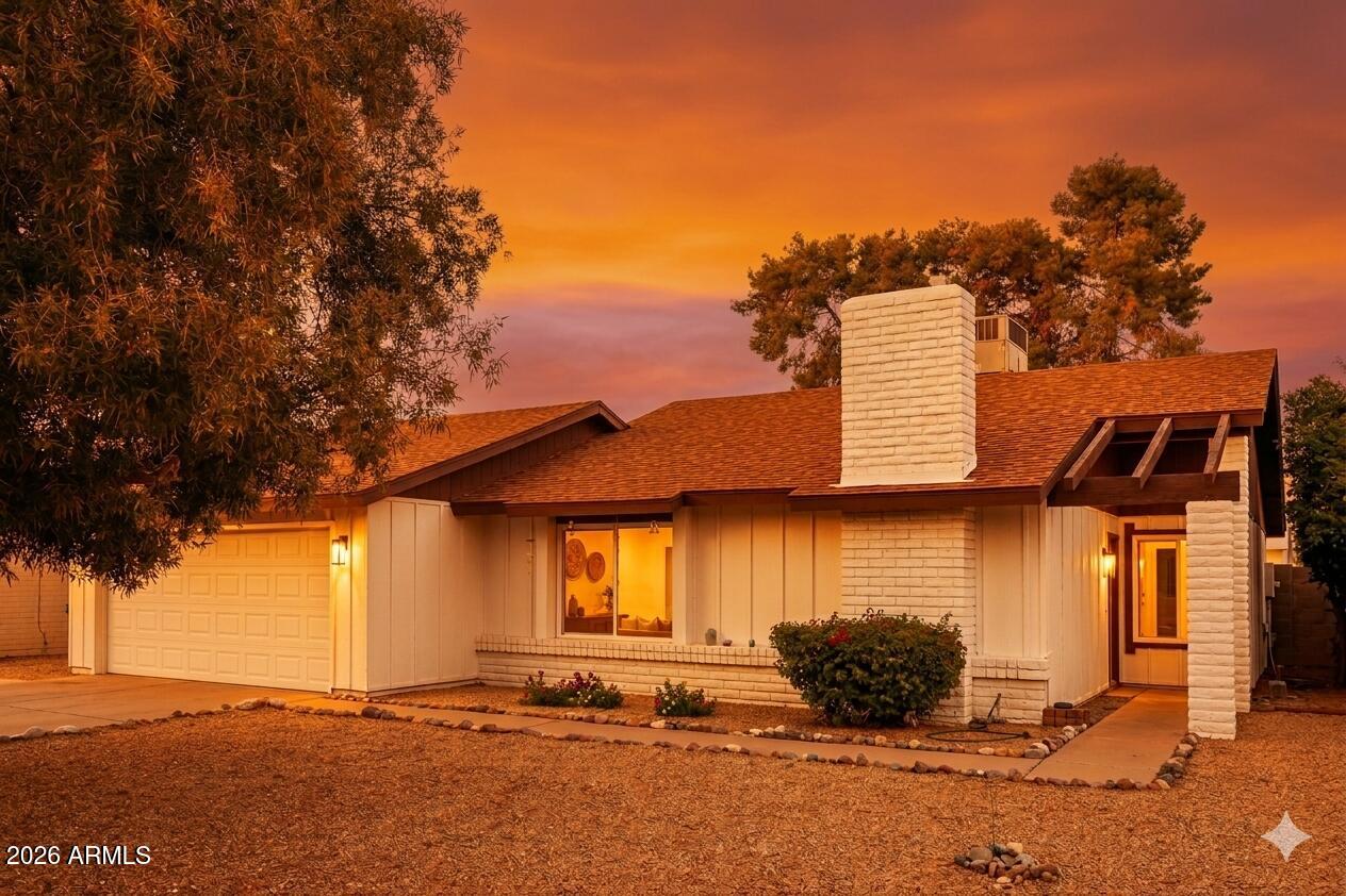 2320 W WALTANN Lane