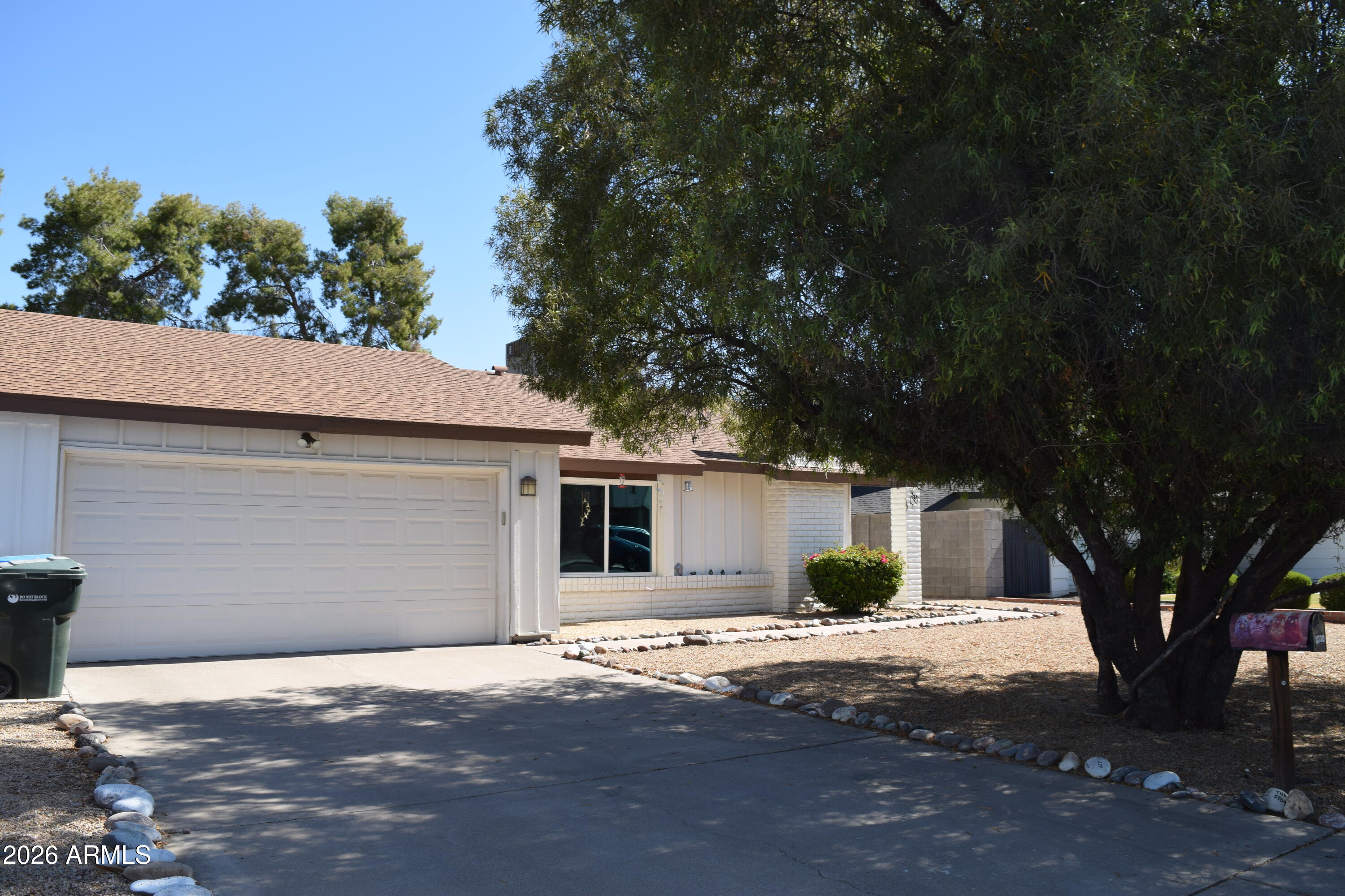 2320 W WALTANN Lane