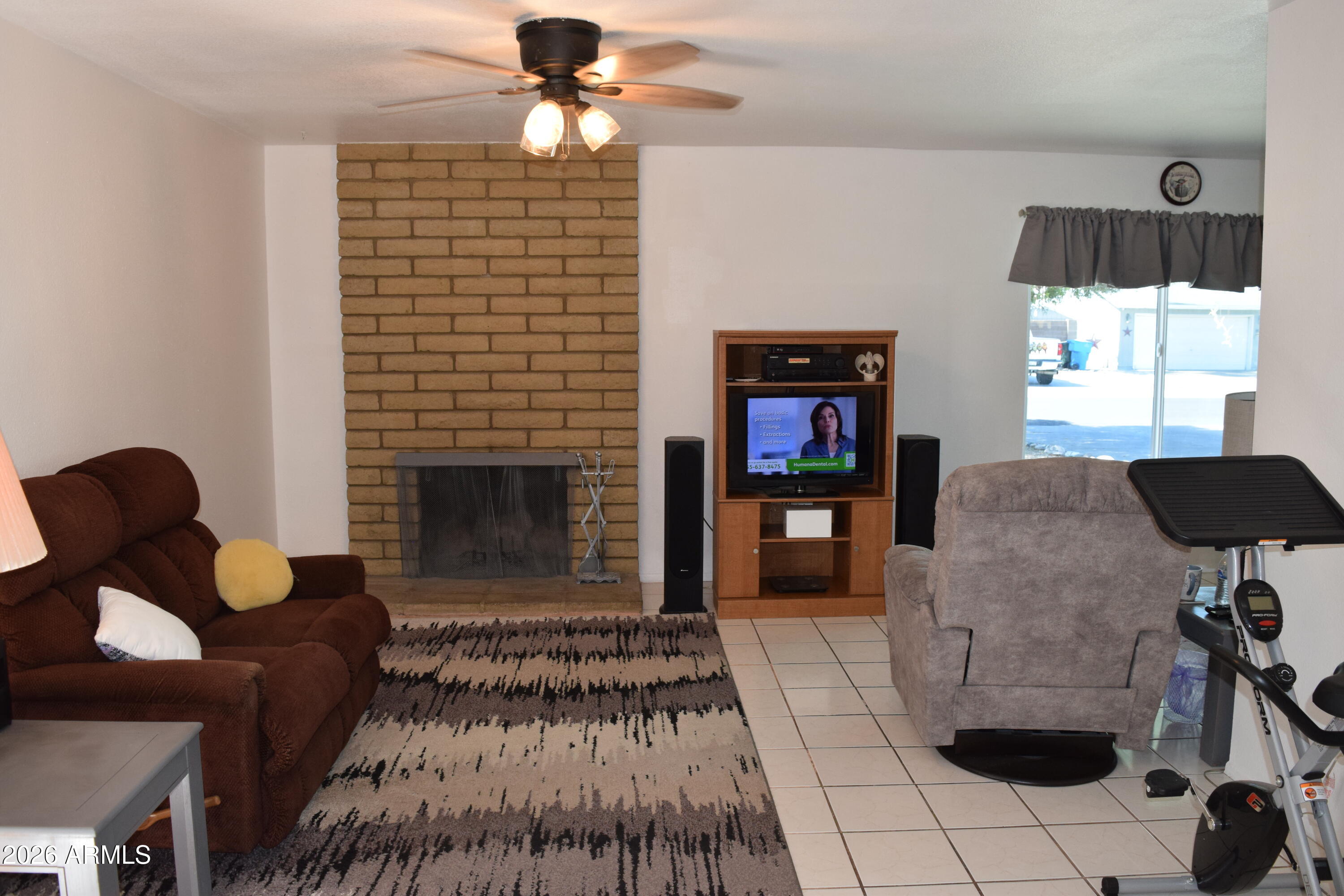 2320 W WALTANN Lane