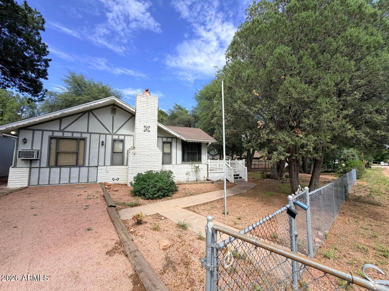 504 W JOHNSON Drive