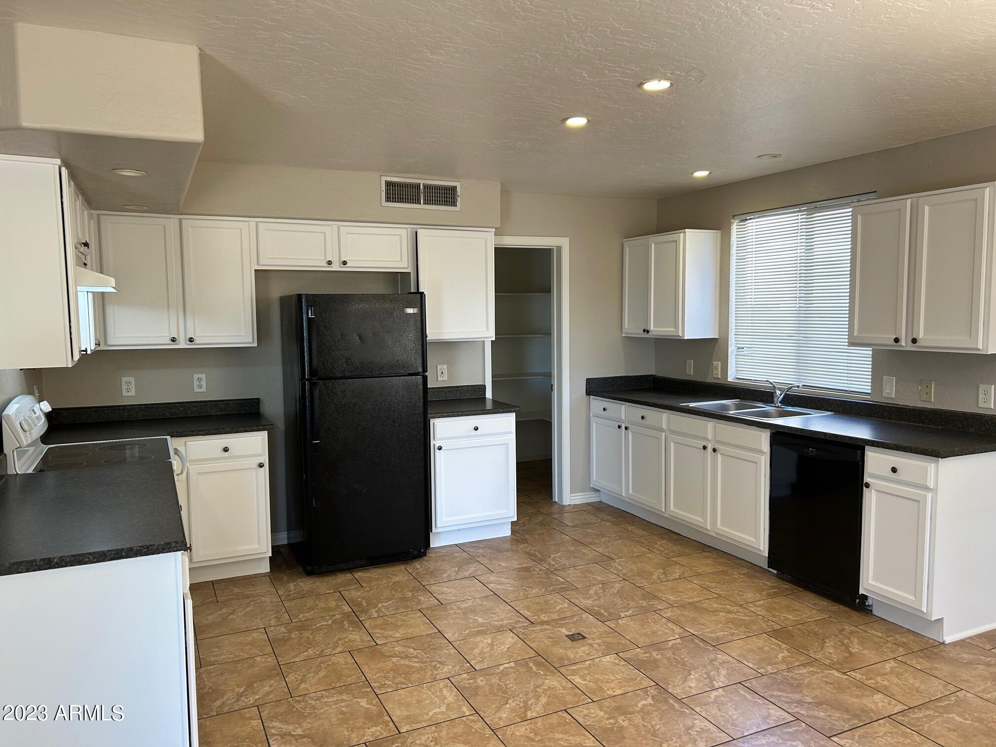 1385 E BETSY Lane