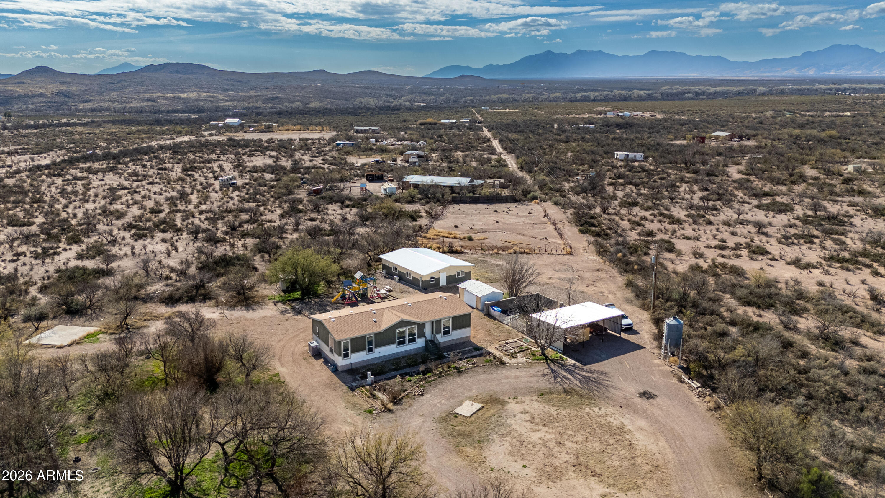 1886 E ROBINS ROOST Trail