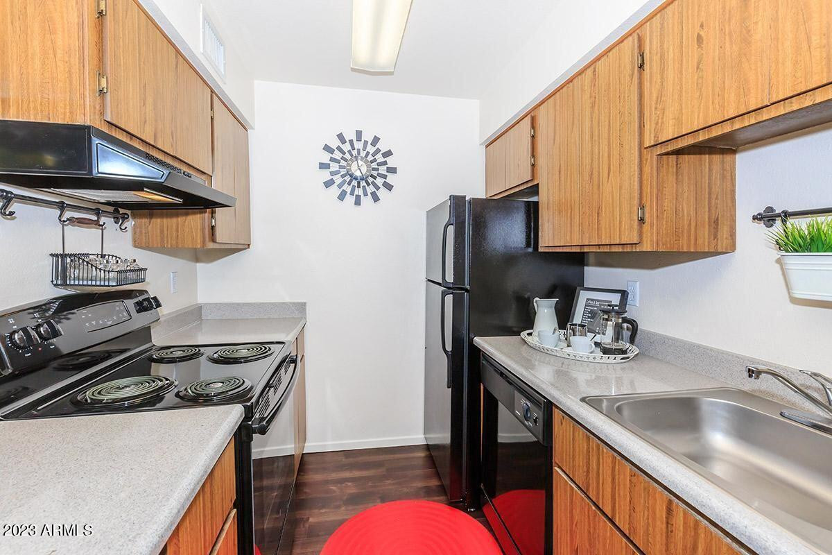 1522 E Southern Avenue 2