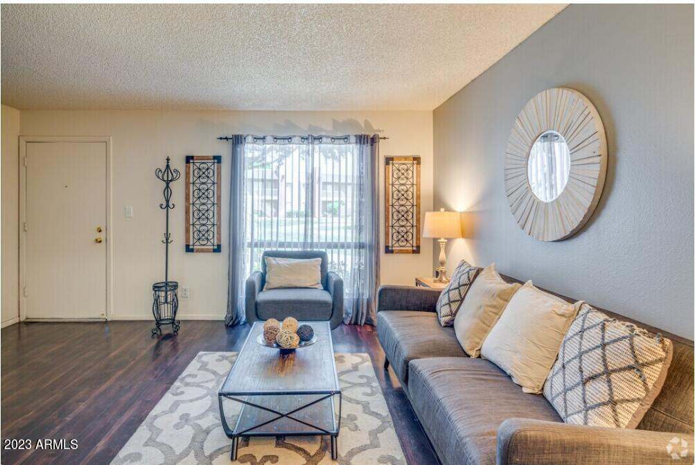 1522 E Southern Avenue 2