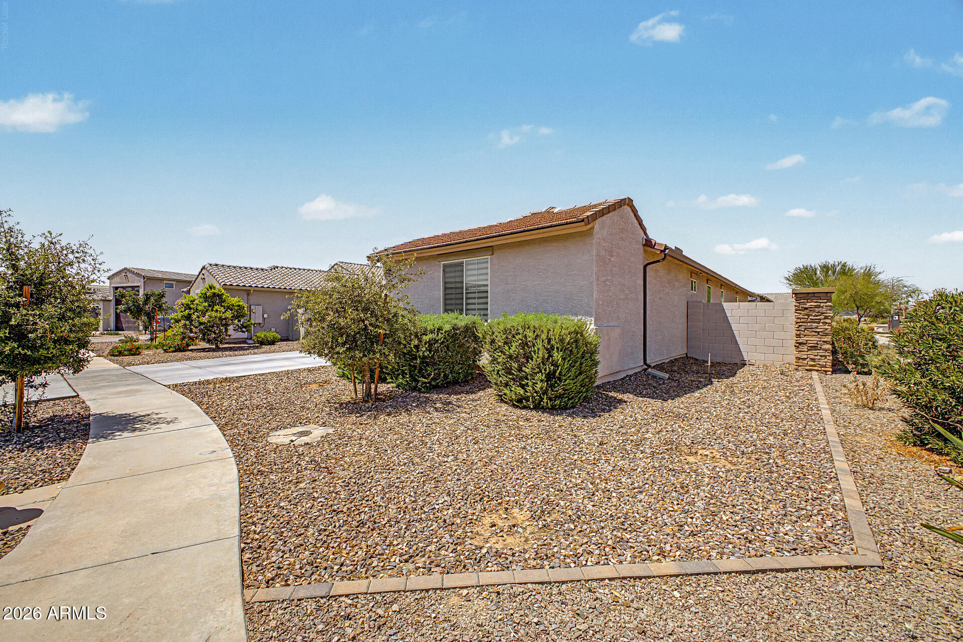 1194 E MEADOWRIDGE Drive