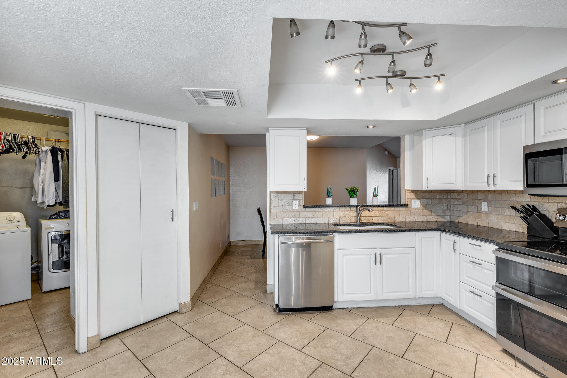 2102 W MARCO POLO Road