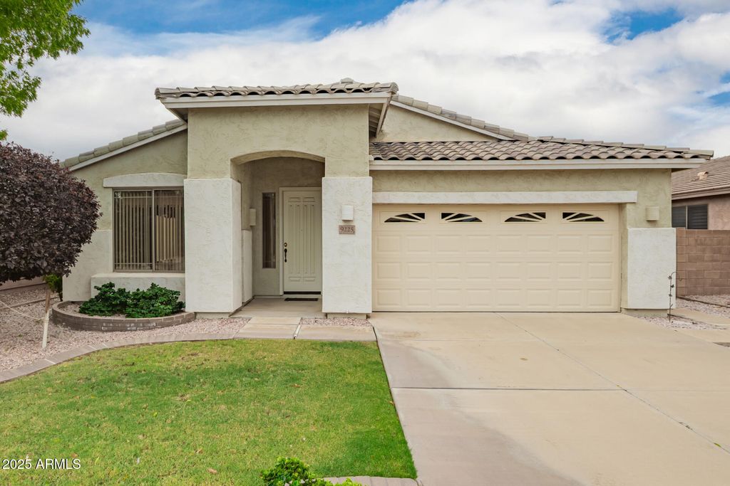 Photo of 9225 W Runion Drive, Peoria, AZ 85382 (MLS # 6937832)