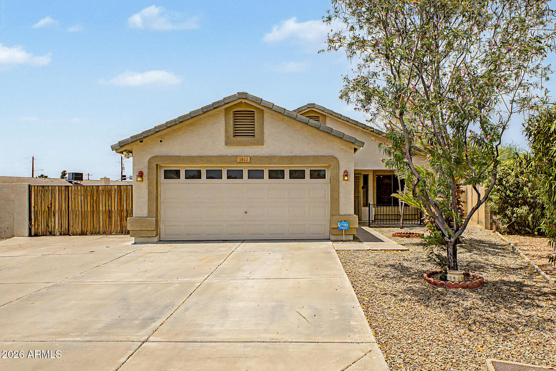 5853 W SELDON Lane