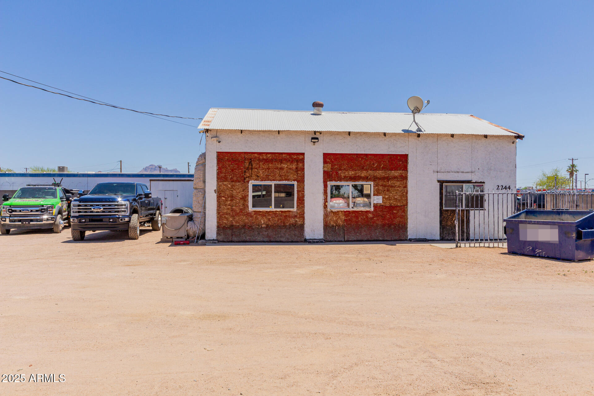 2244 W APACHE Trail