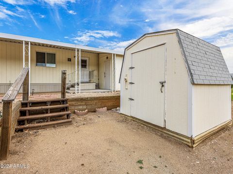 A home in Peeples Valley