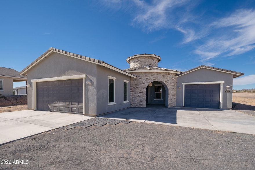 Ask about seller concessions for closing costs! Horse privilege property. Main home conveys 4 bedrooms + den/TEEN room/gym, 3 full bathrooms, 3 car garage completed with epoxy flooring, 2 fireplaces. Gourmet kitchen offers quartz countertops, backsplash and stainless steel appliances, indulge in primary bathroom freestanding tub and separate shower. Close to San Tan Regional Park, Horseshoe Park Equestrian Centre, shopping, hospitals, entertainment and more!
